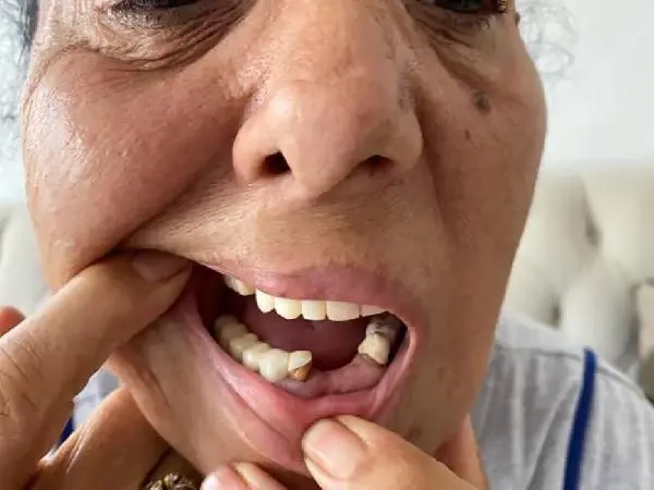 Uzun süredir sözlü tacizine maruz kaldığı adam tarafından sokak ortasında yerlerde sürüklendi Uzun süredir sözlü tacizine maruz kaldığı adam tarafından sokak ortasında yerlerde sürüklendi