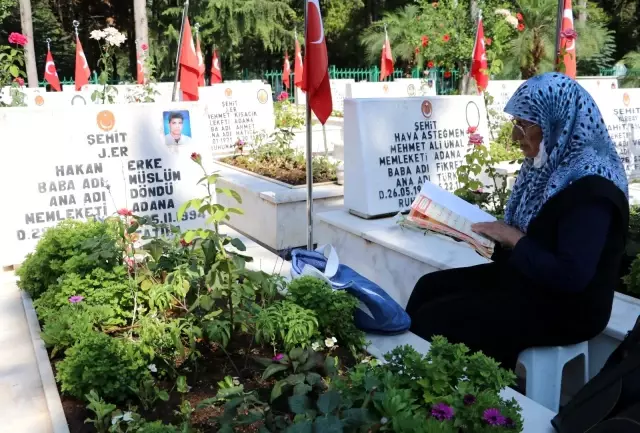 Fırat Kalkanı Harekatı şehidinin annesi: 'Ev bana bir cehennem çukuru oldu, hiç eve gitmeyeyim diyorum'