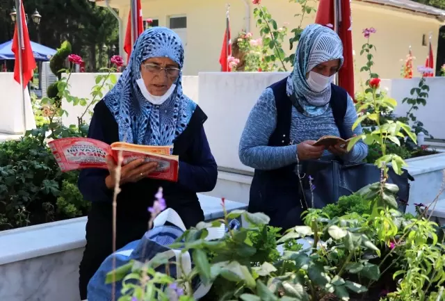 Fırat Kalkanı Harekatı şehidinin annesi: 'Ev bana bir cehennem çukuru oldu, hiç eve gitmeyeyim diyorum'