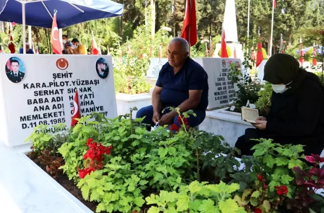 Fırat Kalkanı Harekatı şehidinin annesi: 'Ev bana bir cehennem çukuru oldu, hiç eve gitmeyeyim diyorum'