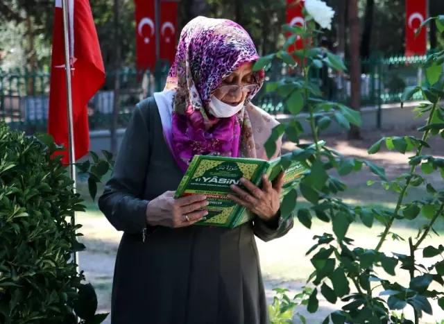 Fırat Kalkanı Harekatı şehidinin annesi: 'Ev bana bir cehennem çukuru oldu, hiç eve gitmeyeyim diyorum'