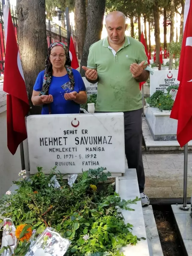 Şehit yakınları şehitliklere koştu