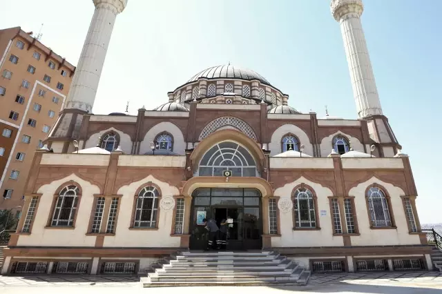 Şehitkamil'deki camiler bayram namazına hazır