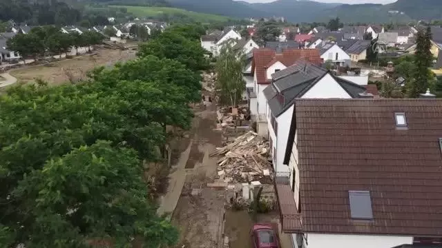 Son dakika: Selden en çok etkilenen şehirlerden Ahrweiler şehri havadan görüntülendi