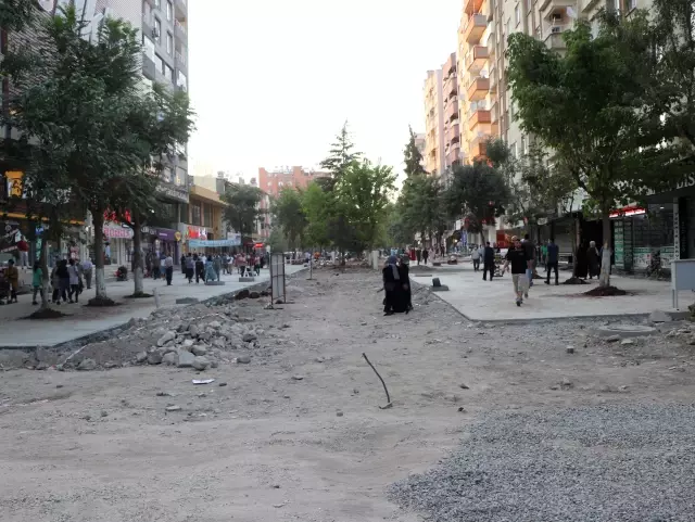 Vali Hacıbektaşoğlu, Güres Caddesi'nde yürütülen yenileme çalışmalarını inceledi