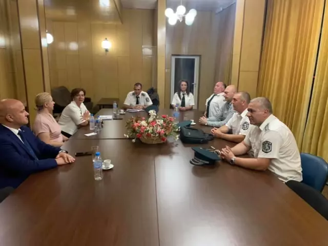 Sıla yolunda Sırbistan-Bulgaristan gümrük kapılarında yoğunluk (2) Sıla yolunda Sırbistan-Bulgaristan gümrük kapılarında yoğunluk (2)