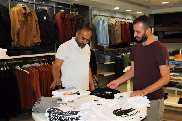 Kısıtlamasız bayramda alışveriş esnafın yüzünü güldürdü