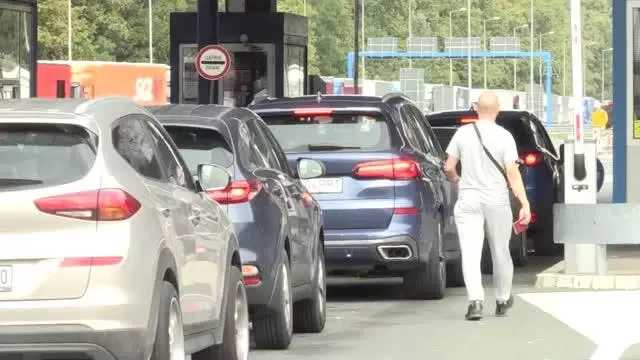 SIRBİSTAN - Gurbetçiler sıla yolunda Sırbistan'dan sorunsuz geçiyor