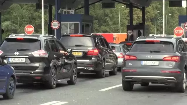 SIRBİSTAN - Gurbetçiler sıla yolunda Sırbistan'dan sorunsuz geçiyor