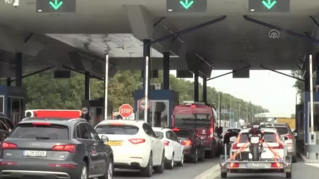 SIRBİSTAN - Gurbetçiler sıla yolunda Sırbistan'dan sorunsuz geçiyor