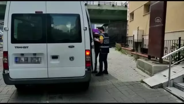 Şişli'de aracına bindiği turistlerden hırsızlık yaptığı öne sürülen taksi şoförü yakalandı
