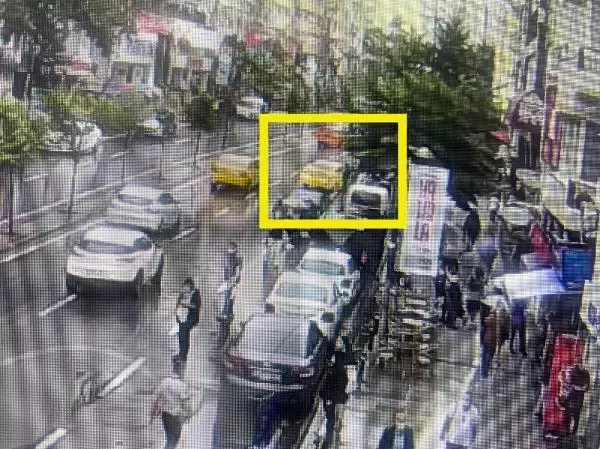 ŞİŞLİ'DE YOLCU ALDIĞI TURİSTLERİN PARALARINI ÇALAN TAKSİCİ YAKALANDI