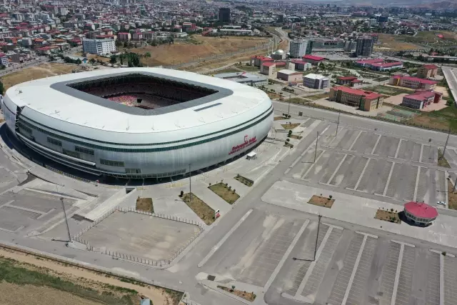 Sivas Belediyesi taraftarın isteği üzerine Sivasspor için meydan düzenlemesi ve anıt yapacak