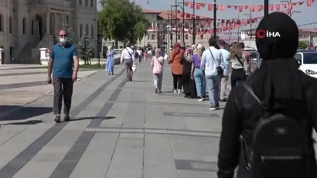 Sivas kavruluyor...Termometreler 40 dereceyi gösterdi Sivas kavruluyor...Termometreler 40 dereceyi gösterdi