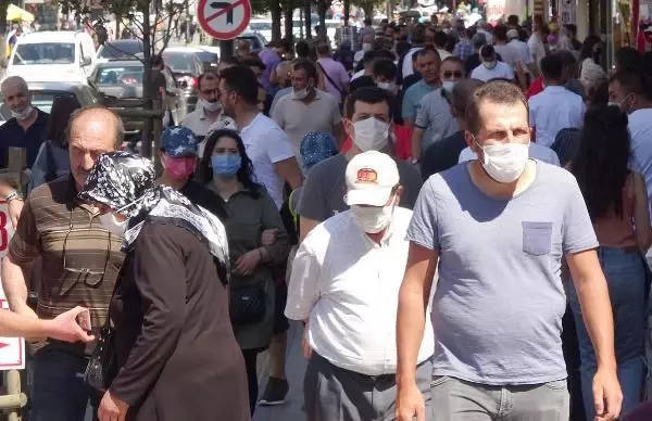 SİVAS'TA 38 DERECE SICAKTA BAYRAM ALIŞVERİŞİ YOĞUNLUĞU