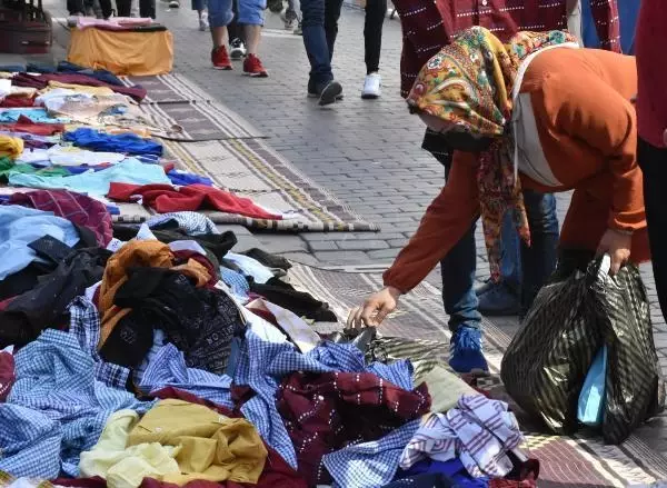 SİVAS'TA 38 DERECE SICAKTA BAYRAM ALIŞVERİŞİ YOĞUNLUĞU