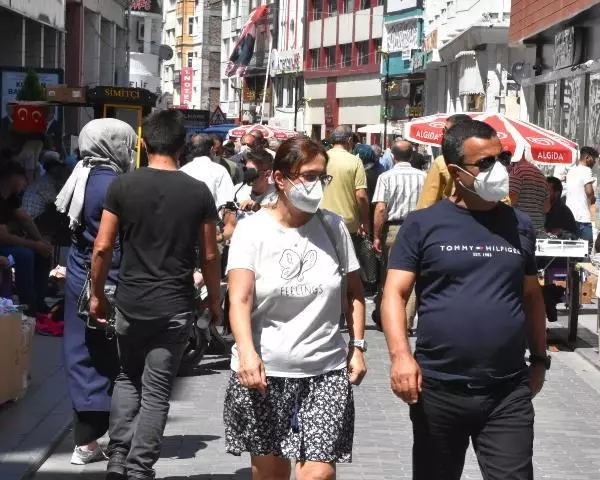 SİVAS'TA 38 DERECE SICAKTA BAYRAM ALIŞVERİŞİ YOĞUNLUĞU