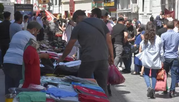 SİVAS'TA 38 DERECE SICAKTA BAYRAM ALIŞVERİŞİ YOĞUNLUĞU