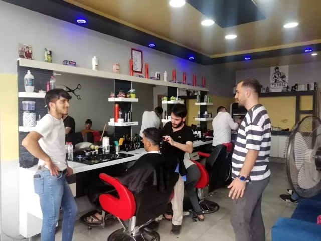 Solhan'da berberlerde arefe günü yoğunluğu