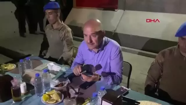 Soylu: Cumhurbaşkanımız Sayın Recep Tayyip Erdoğan, Şırnak Şehit Jandarma Uzman Çavuş Tuncay Arslan Üs Bölgesi'ndeki kahramanlarımızın ve ailelerinin... Soylu: Cumhurbaşkanımız Sayın Recep Tayyip Erdoğan, Şırnak Şehit Jandarma Uzman Çavuş Tuncay Arslan Üs Bölgesi'ndeki kahramanlarımızın ve ailelerinin...