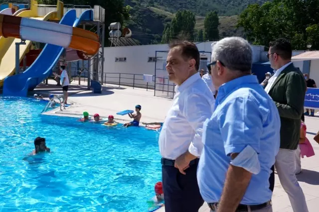 Su eğlence dünyasındaki çocuklarla bir araya geldi
