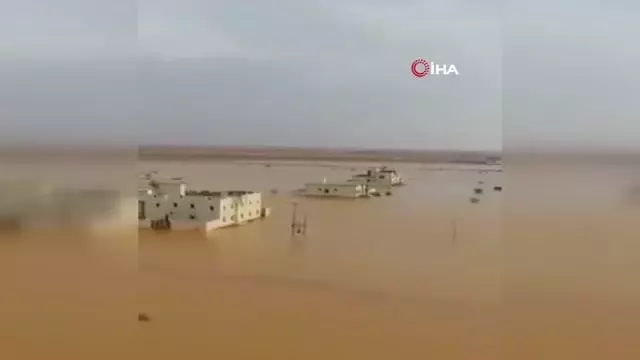 Son dakika haberleri: Suudi Arabistan'daki selde birçok kerpiç ev yıkıldı