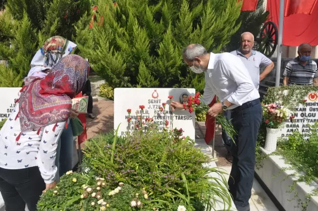 Tarsus Kaymakamı Kadir Sertel Otcu bayram ziyaretlerinde bulundu