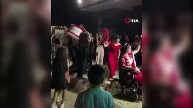 Tekerlekli sandalyeden nikah masasına uzanan aşk hikayesi Tekerlekli sandalyeden nikah masasına uzanan aşk hikayesi