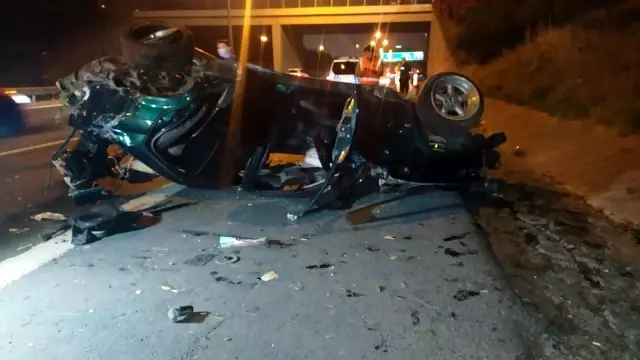 TEM Otoyolu'nda kontrolden çıkarak ağaçlık alana dalan otomobil takla attı: 1 yaralı TEM Otoyolu'nda kontrolden çıkarak ağaçlık alana dalan otomobil takla attı: 1 yaralı