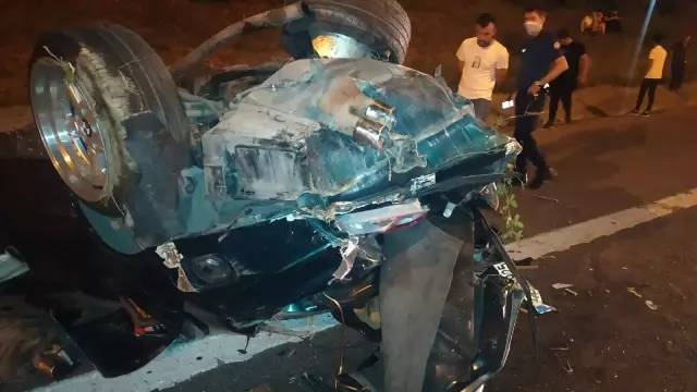 TEM Otoyolu'nda kontrolden çıkarak ağaçlık alana dalan otomobil takla attı: 1 yaralı TEM Otoyolu'nda kontrolden çıkarak ağaçlık alana dalan otomobil takla attı: 1 yaralı