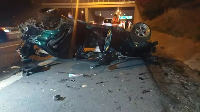 TEM Otoyolu'nda kontrolden çıkarak ağaçlık alana dalan otomobil takla attı: 1 yaralı