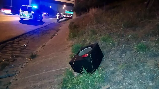 TEM Otoyolu'nda kontrolden çıkarak ağaçlık alana dalan otomobil takla attı: 1 yaralı