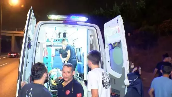 İSTANBUL-TEM OTOYOLU'NDA TAKLA ATIP HURDAYA DÖNEN OTOMOBİLDE BİR KİŞİ YARALANDI