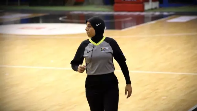 Tokyo 2020 Olimpiyat tarihine adını yazdıran ilk başörtülü hakem: Sara Gamal