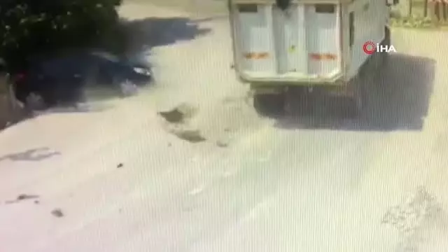 Son dakika haberleri... Trafik kazası güvenlik kamerasına böyle yansıdı