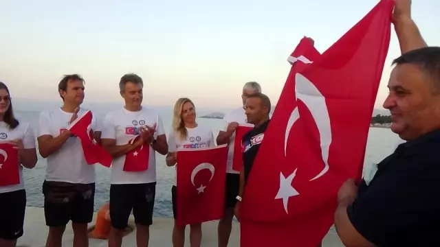 Türk Bayrağı kulaçlarla Kıbrıs'a taşınacak