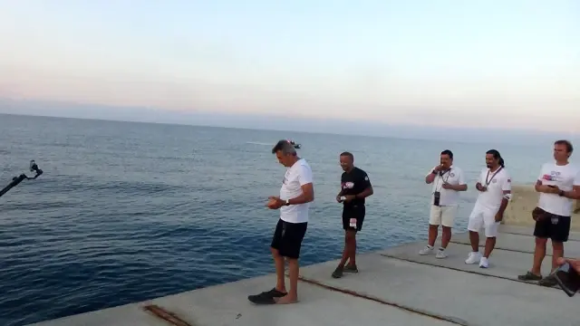 Türk Bayrağı kulaçlarla Kıbrıs'a taşınacak