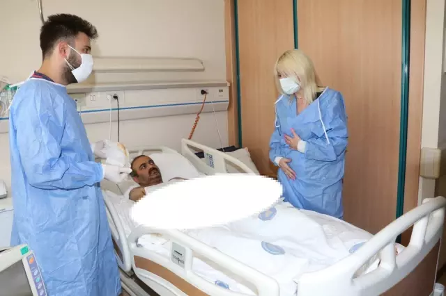 Nakil kollarını hissetmeye ve sol kolunu hareket ettirmeye başladı Nakil kollarını hissetmeye ve sol kolunu hareket ettirmeye başladı