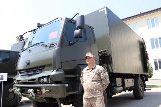 Türkiye'den Gürcistan ordusuna teknik servis araçları desteği