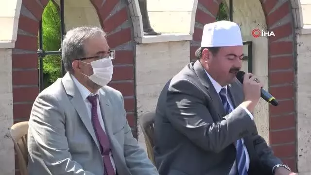 Uşak'ta arefe günü şehitler mezarı başında anıldı
