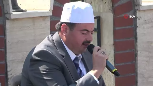 Uşak'ta arefe günü şehitler mezarı başında anıldı