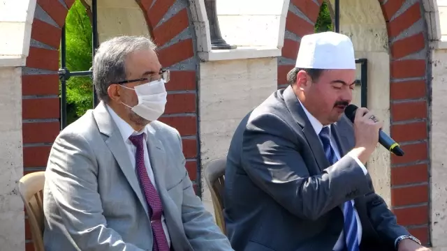 Uşak'ta arefe günü şehitler mezarı başında anıldı