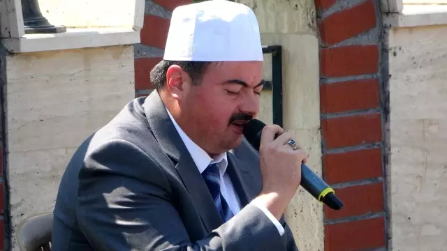 Uşak'ta arefe günü şehitler mezarı başında anıldı