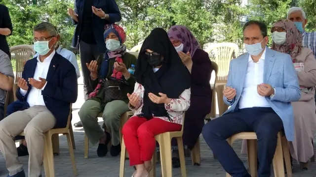 Uşak'ta arefe günü şehitler mezarı başında anıldı