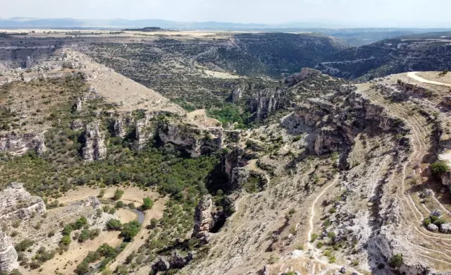 Uşak'taki Ulubey Kanyonu, macera parkurlarıyla 300 bin ziyaretçi hedefliyor Uşak'taki Ulubey Kanyonu, macera parkurlarıyla 300 bin ziyaretçi hedefliyor