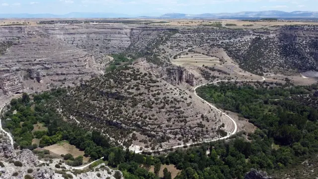 Uşak'taki Ulubey Kanyonu, macera parkurlarıyla 300 bin ziyaretçi hedefliyor