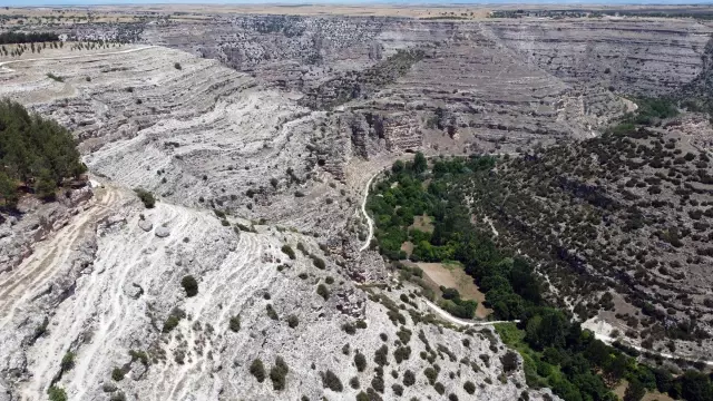Uşak'taki Ulubey Kanyonu, macera parkurlarıyla 300 bin ziyaretçi hedefliyor