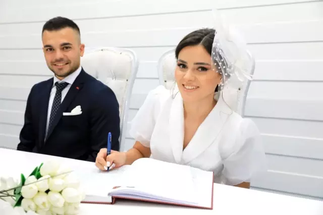 Uzman çavuşun nikah şahidi komutanı oldu
