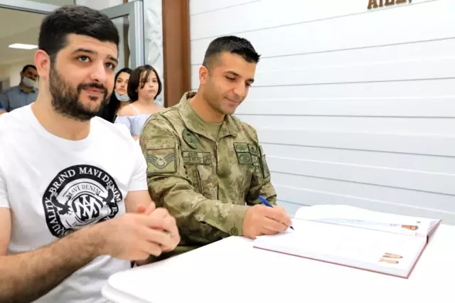 Uzman çavuşun nikah şahidi komutanı oldu