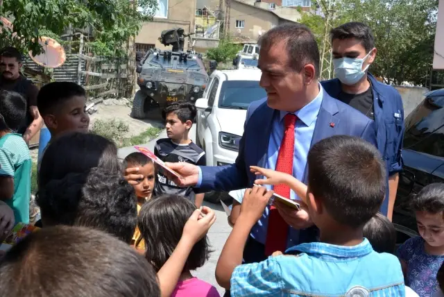 Hakkari Valisi Akbıyık, şehit ailelerinin bayramını kutladı